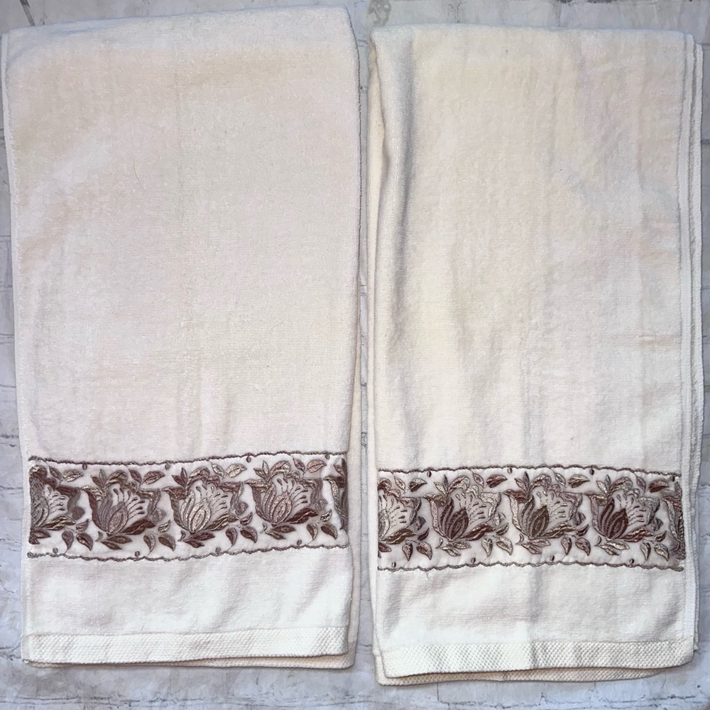 Vintage Springmaid Cream Terry Cloth Bath Towels 25 x 48 Embroidered Panel Set/2